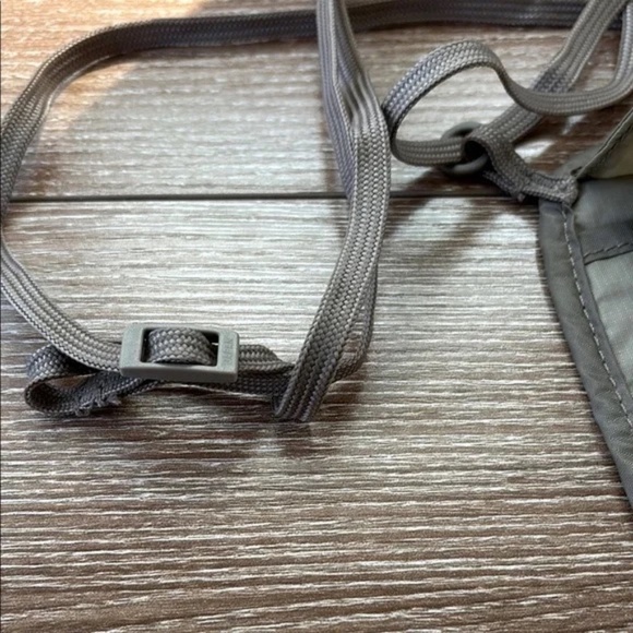 Eagle Creek Crossbody Bag - Picture 4 of 6